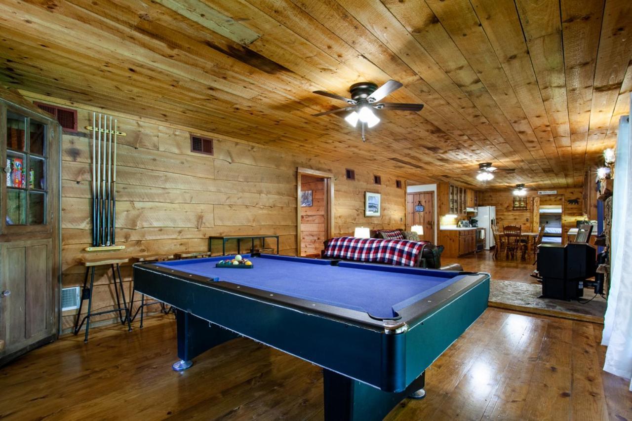 Forest Home Hot Tub Fire Pit Pool Table Pigeon Forge Exterior foto