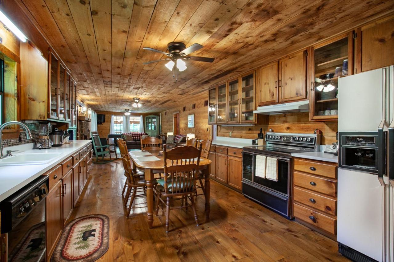 Forest Home Hot Tub Fire Pit Pool Table Pigeon Forge Exterior foto